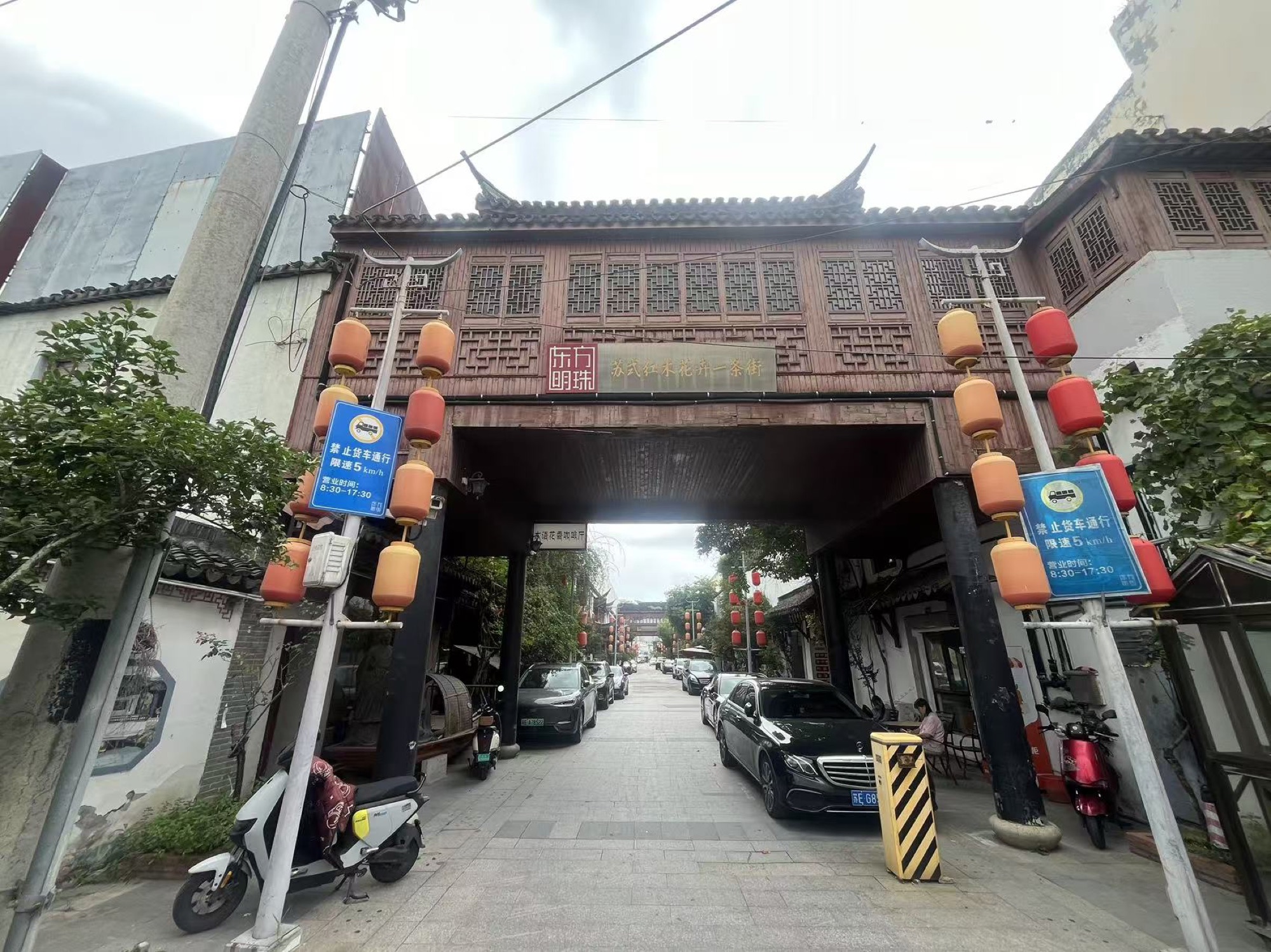 东方明珠红木坊南侧街区